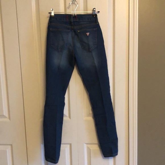 EUC Guess Jeans Denim - Women’s - Size 25 - Medium Rise Curvy Skinny Fit - Picture 4 of 5